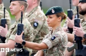 Az Egyesült Királyság katonai szünet évet ajánl fel a toborzás fokozására