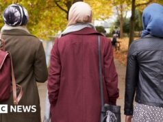 A miniszterek véglegesítik a muszlimellenes gyűlölet meghatározását