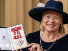 A King’s Foundation elnöke és jelöltje elismeri a „félrevezető” doktori fokozatot