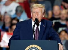 Az amerikaiak kevesebb mint egyötöde szerint Trump jót tett a pénztárcájának