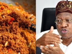 Lai Mohammed a Jollof rizs eredetét Szenegálig vezeti vissza, és azt állítja, hogy valaha börtönétel volt