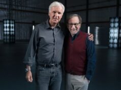 James Cameron elárulta, hogy majdnem legyőzte Steven Spielberget a Jurassic Park jogaiért, és „rosszabb, R-besorolású” megközelítése volt a dinoszauruszoknak