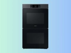Ez a Samsung BESPOKE duplafalú sütő akció 1070 dollárt takarít meg a beépített mesterséges intelligencia főzőkamerával
