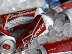 A Budweiser ingyenes „kör sört” kínál, ha beoltották