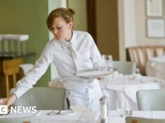 Fiataloknak juttatásokat ajánlanak fel építőipari és vendéglátói munkát