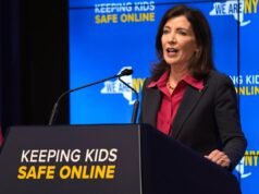 New York állam figyelmeztető címkéket ír elő a közösségi média platformokon