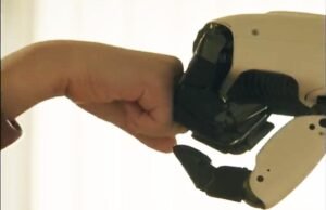 Az LG egy humanoid robotot mutat be a háztartási feladatokhoz a CES 2026 kiállításon