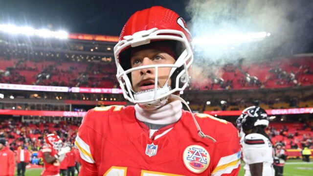 mahomes-challenges-chiefs-teammates-amid.jpg