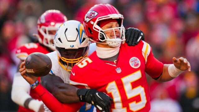 patrick-mahomes-injured-as-chiefs-eliminated.jpg