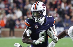 Ahhoz, hogy Arch Manninget jutalmazzák a fizetéscsökkentésért, Texasnak le kell szállnia WR Cam Colemanre